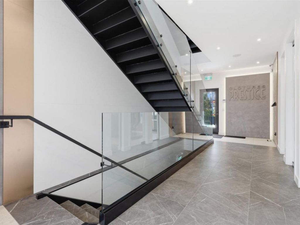 Commercial/office building for sale