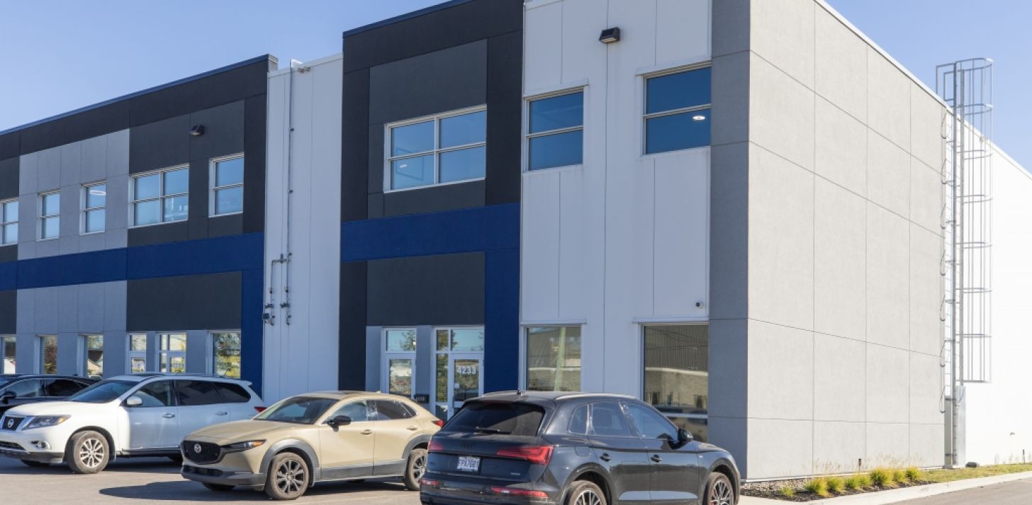Local industriel à louer de 5 577PI² | Boisbriand - À louer