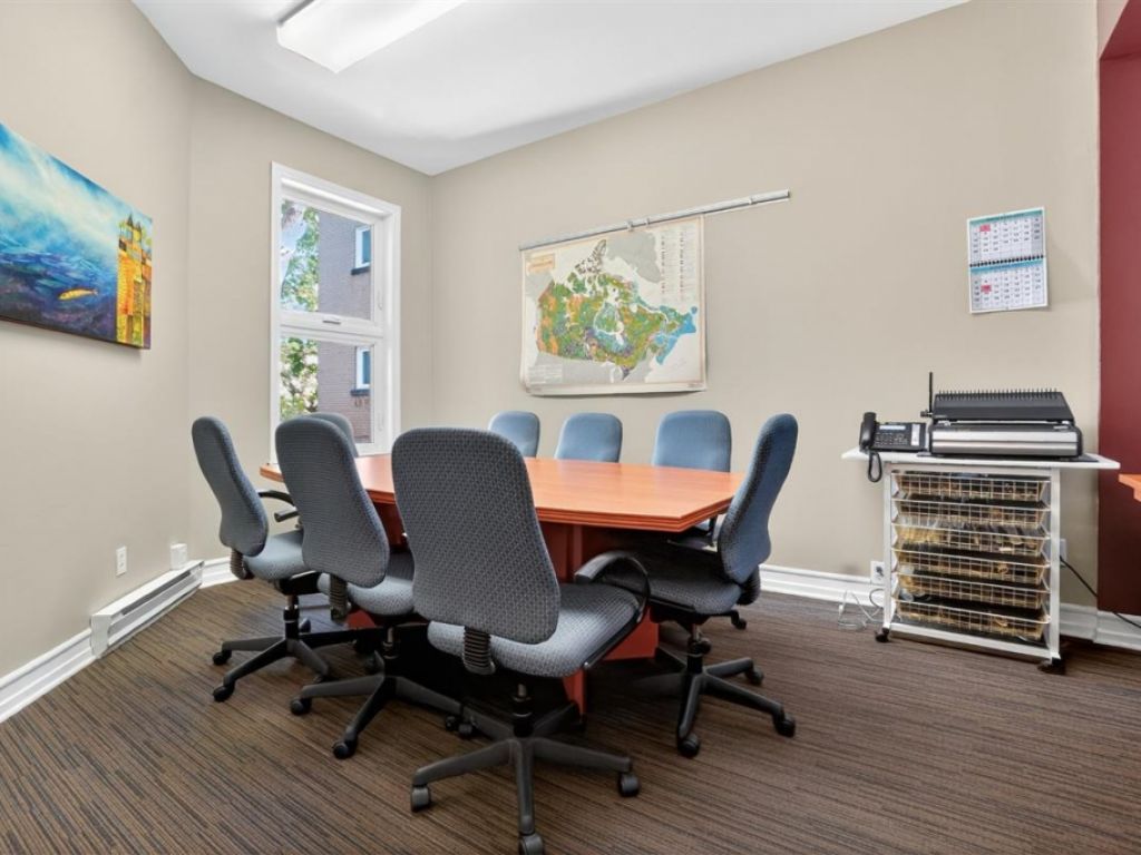 B�tisse commerciale/Bureau � vendre