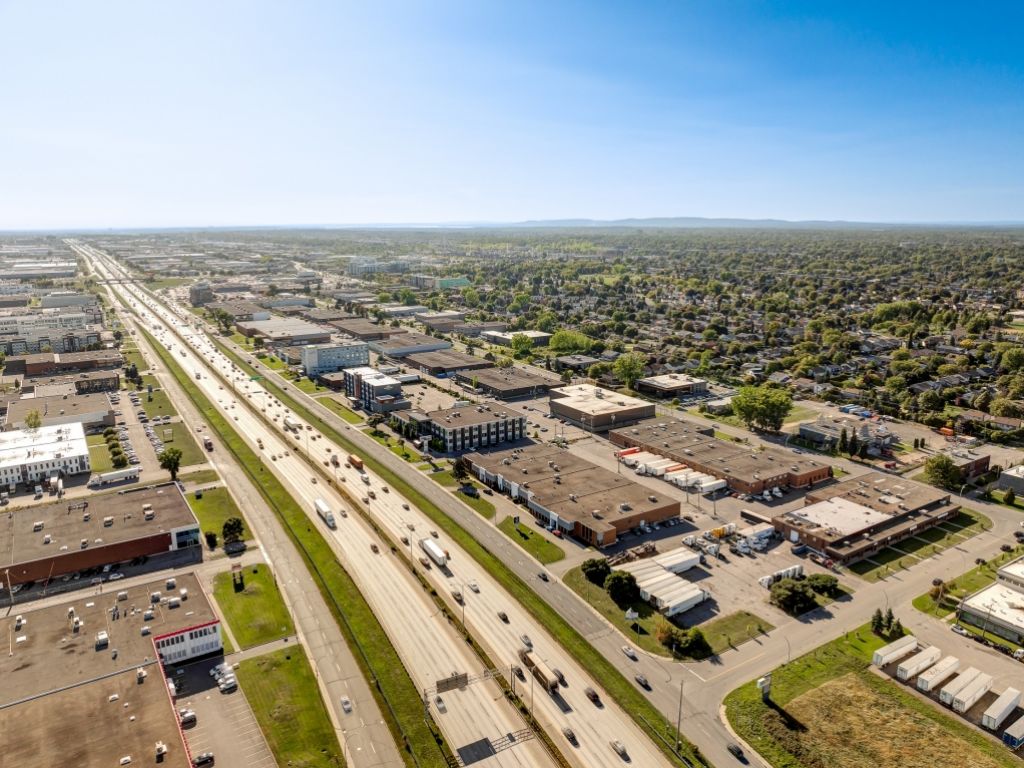 Entrep�t industriel climatis� � louer-Dorval-autoroutes 40/13