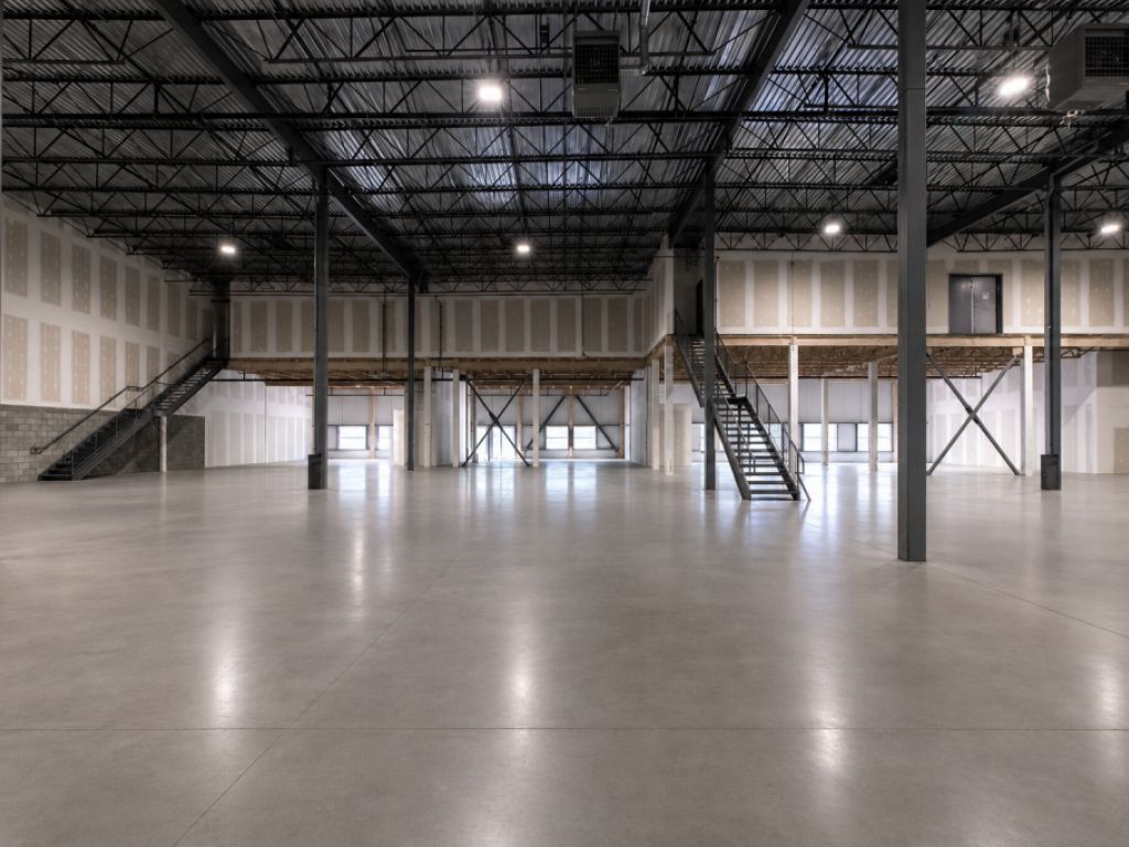 Industrial Space for Rent of 22 560 sq. ft. | | Laval