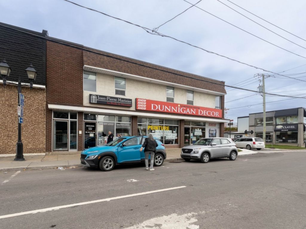 Building for sale or for rent + Office on 2nd floor Downtown St-Jerome