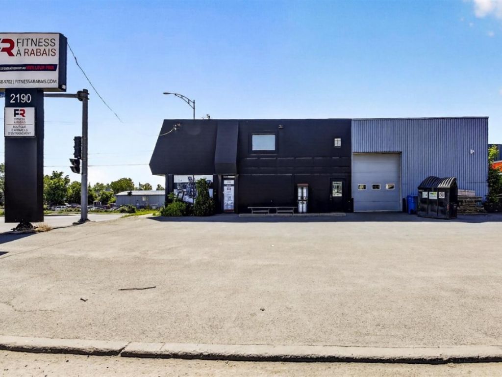 Commercial/office building for sale