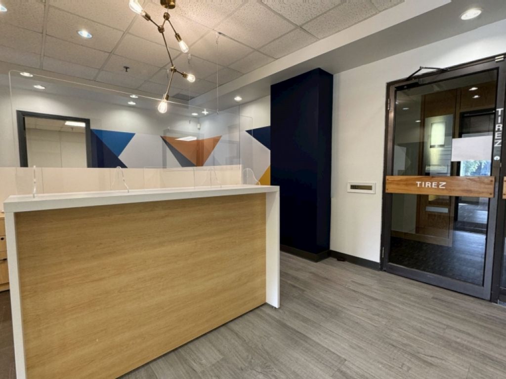 Bureau 220 - Plaza Laval  Ste-Foy