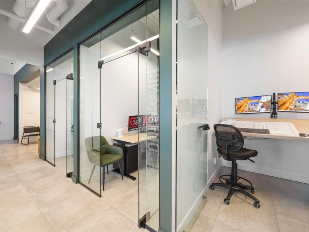 Industrial space for lease - 1329 Rue Nationale