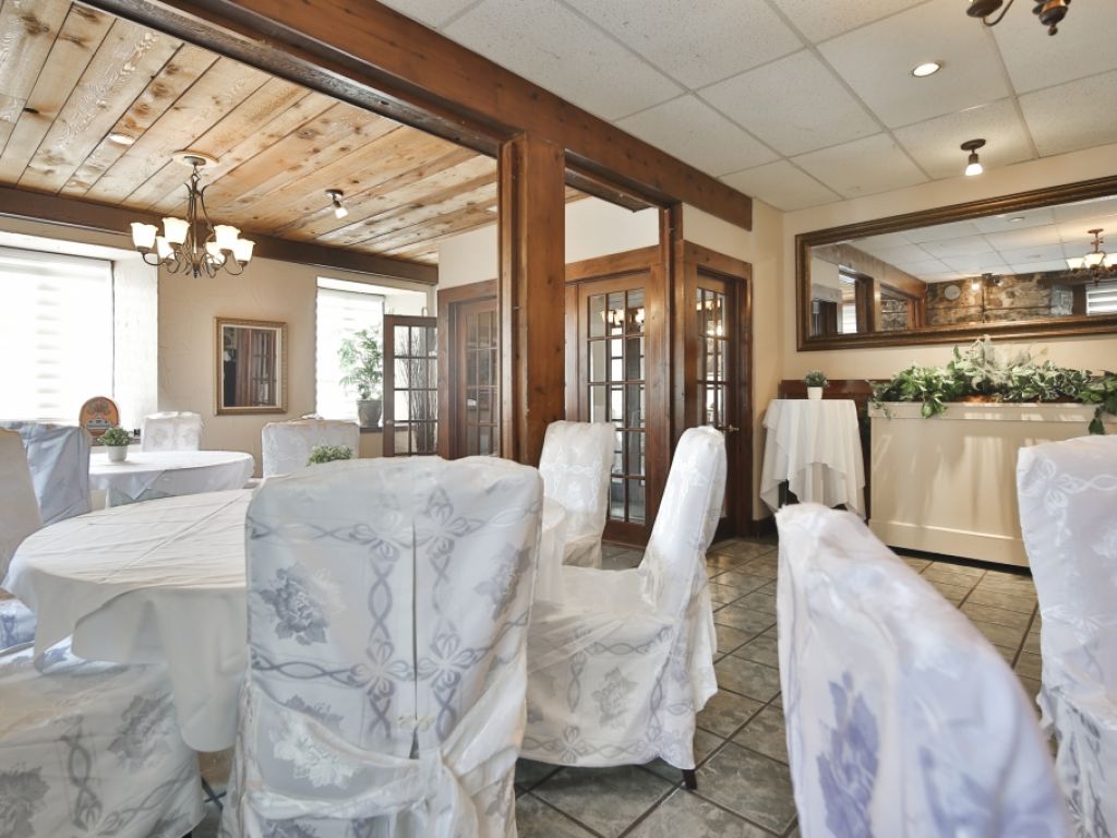 Restaurant with reception room for sale
