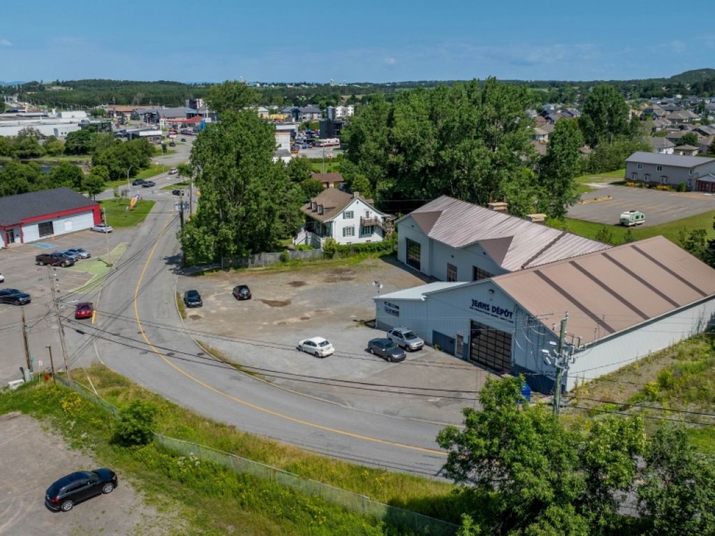 Local � louer Rivi�re-du-Loup 2000 � 9828 pc