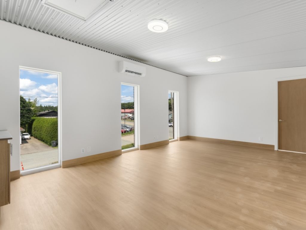 Prime Commercial Location - 3191 King E., Sherbrooke