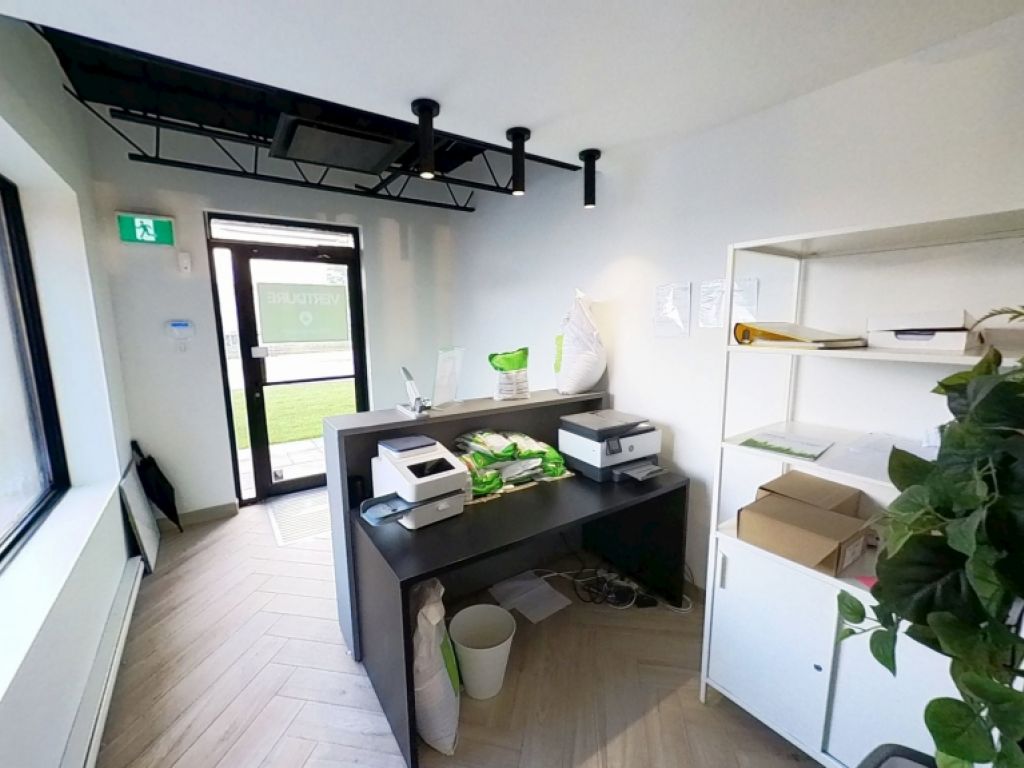 Espace complet de bureaux et entrept  Parc industriel Cardinal