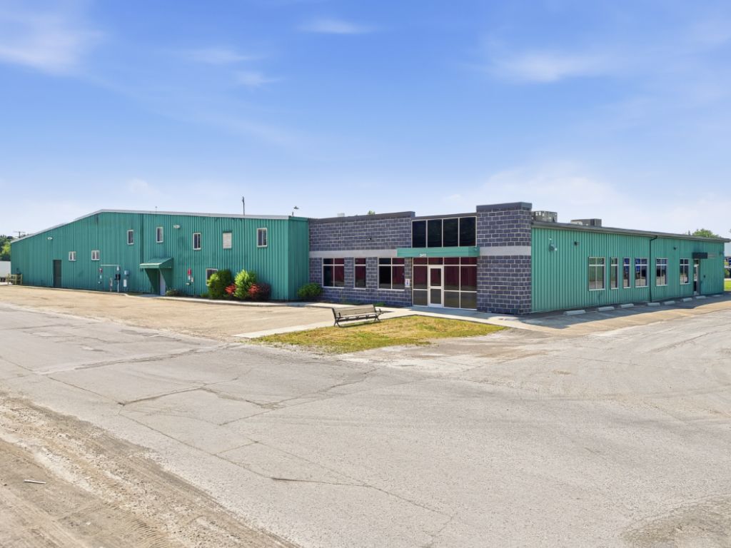 Industrial building for sale