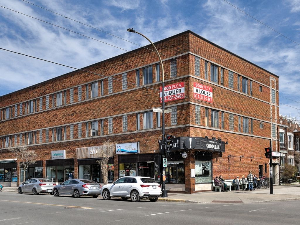 exceptional location Turnkey office next to Cinema Beaubien