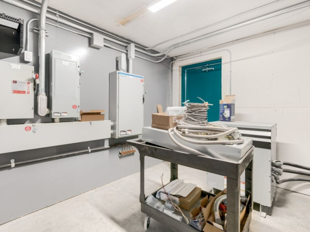 Prime Commercial Location - 3191 King E., Sherbrooke