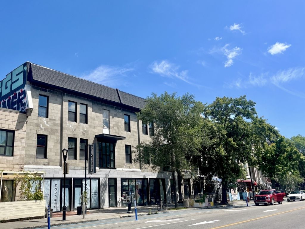 Prime retail spaces along St-Denis street