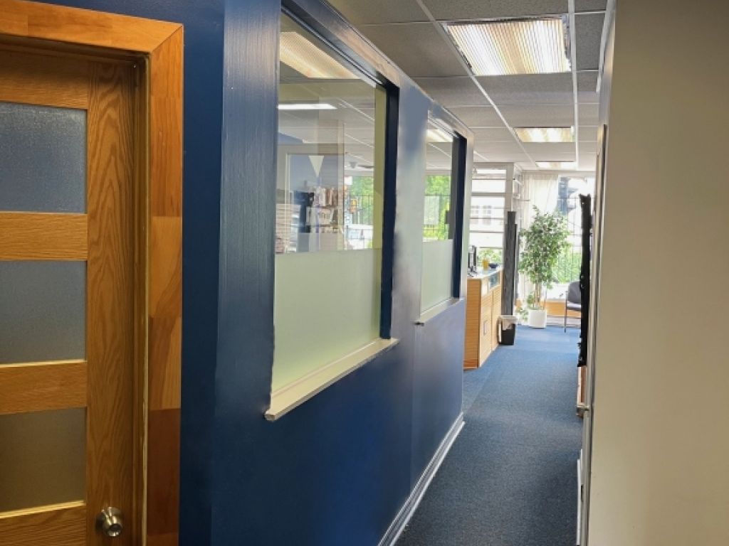 Local commercial sur axe passant / commerces et entreprises recherchant pr�sence et visibilit�