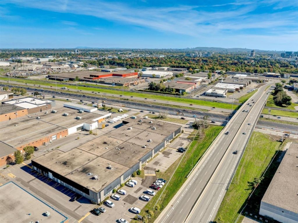 Espace industriel � louer � 2801-2817 Boul. Le Corbusier, Laval