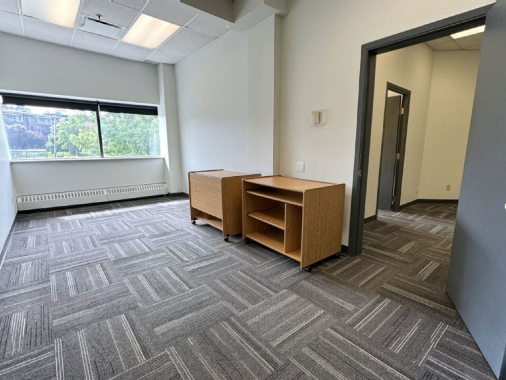 Bureau 220 - Plaza Laval  Ste-Foy