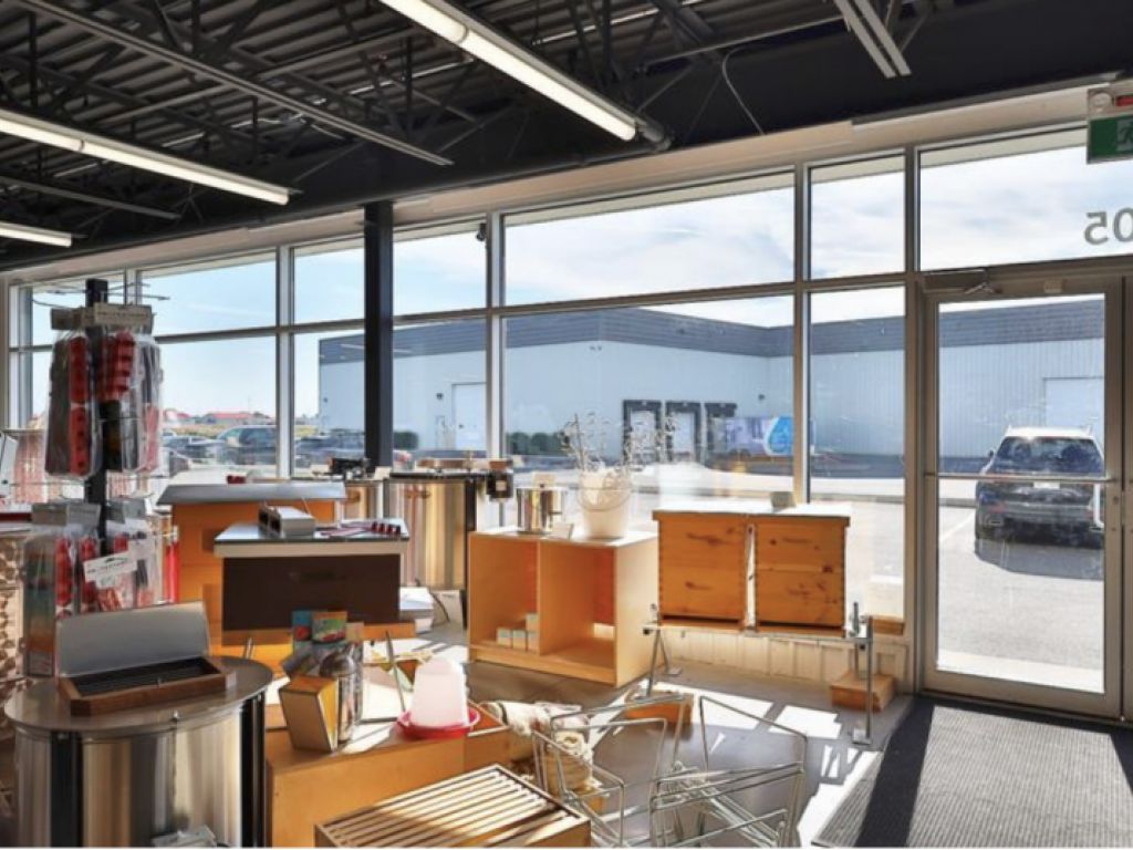 Great space Industrial and/or Commercial - Showroom - Office Space for Rent