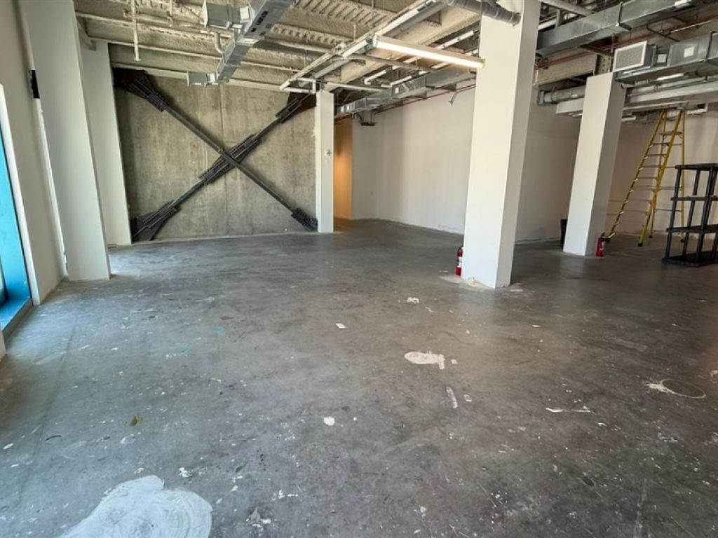 Local commercial � louer � 2205 Av. Terry-Fox, Laval