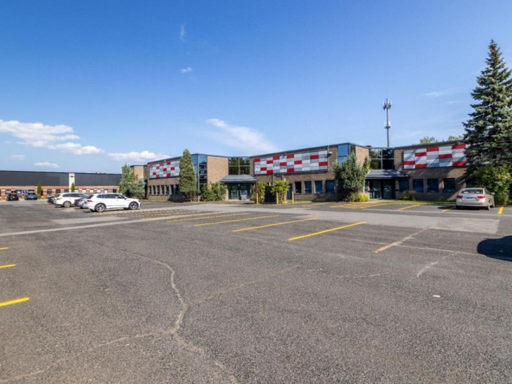 Industrial condo 11,200 sqft with warehouse and office in Brossard