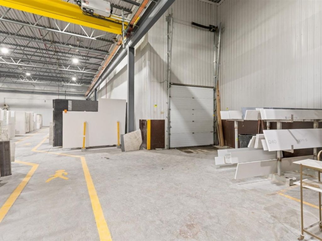 Industrial building for sale