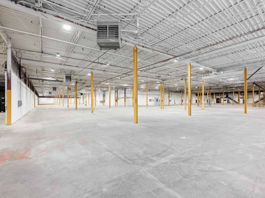 Industrial space for rent in Montreal 