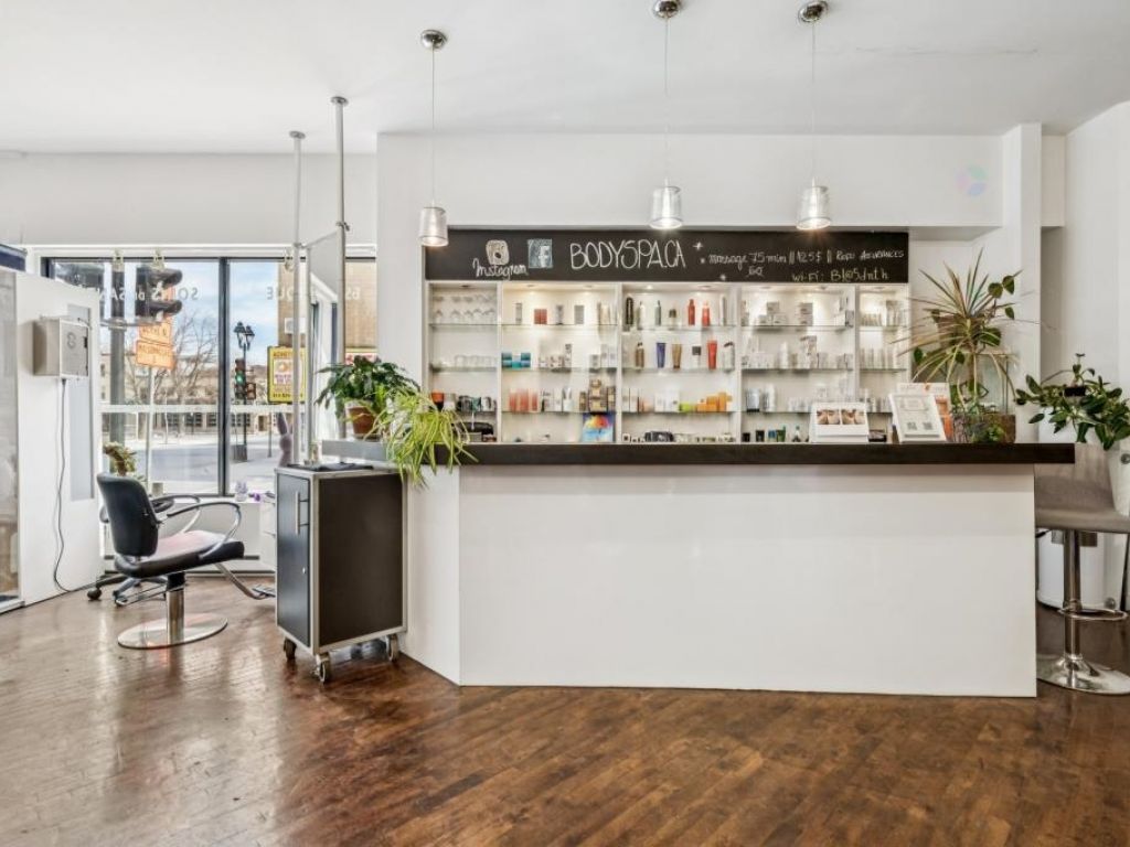 2663 sq. ft. Exceptional Visibility Ville-Marie Mtl