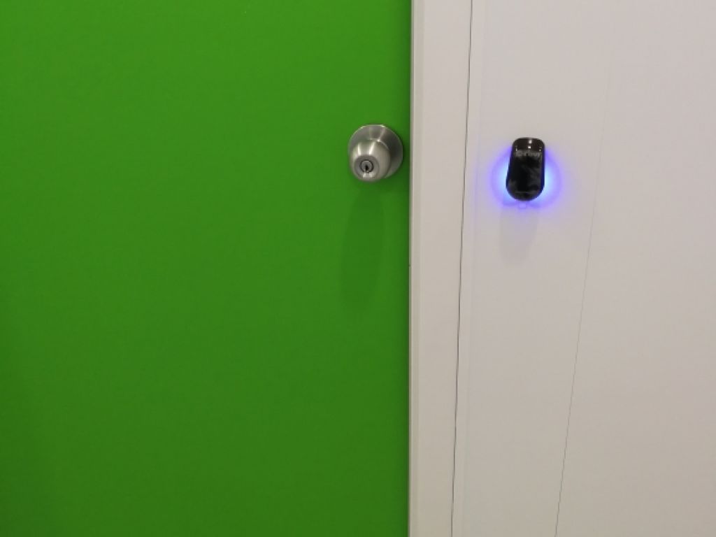 Local industriel � louer  +/- 300 pi2 + Sationnement disponible