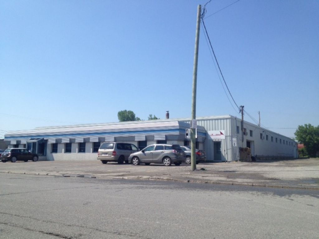 2960 SQ access to loading dock in industrial area