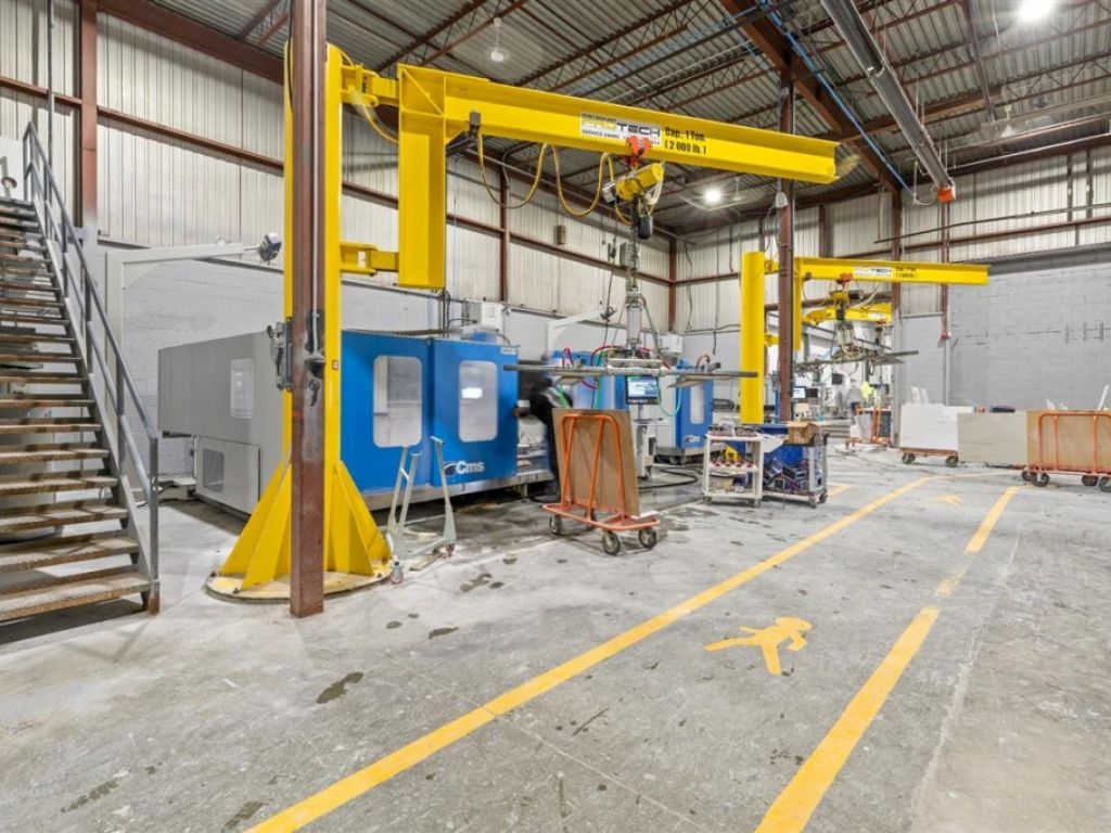 Industrial building for sale