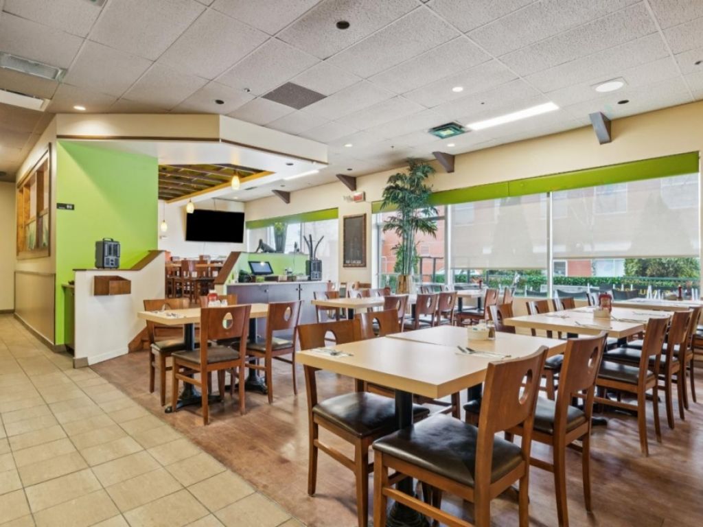 Restaurant tout �quip� avec terrasse � vendre Boucherville