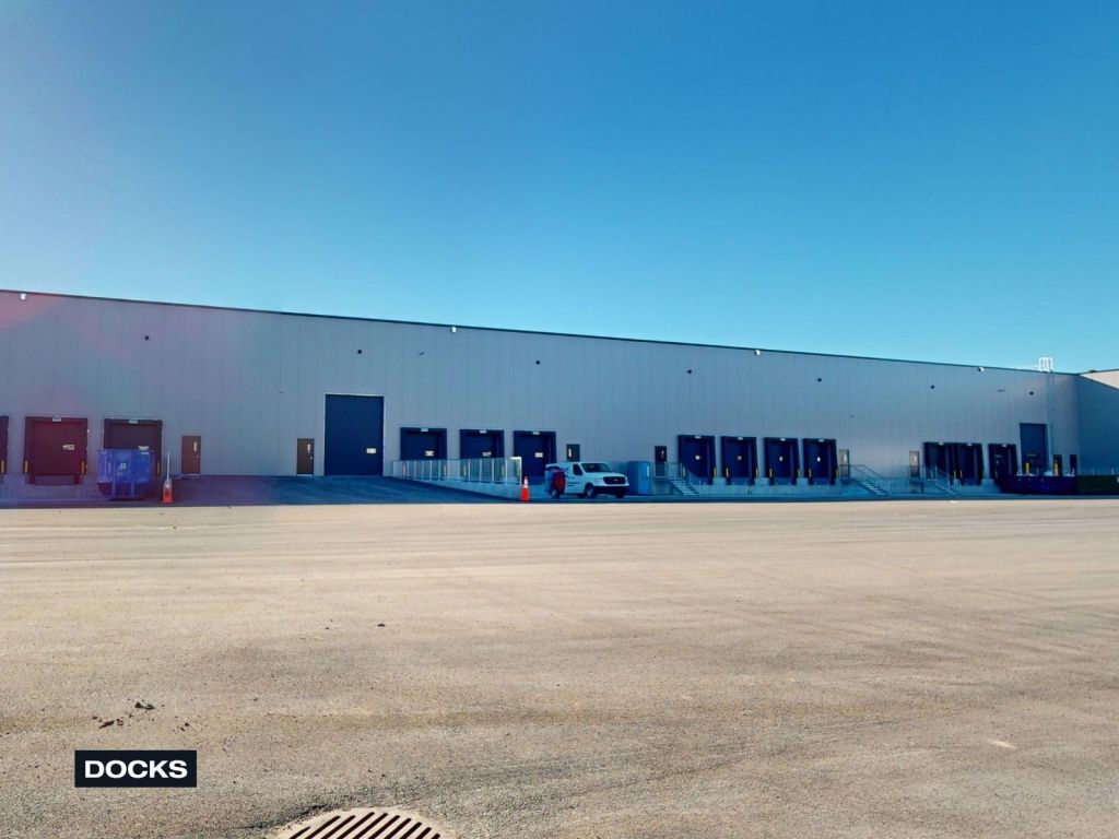 FROM 6765 S.Q.FT INDUSTRIAL SPACES FOR RENT - Saint-Jrme