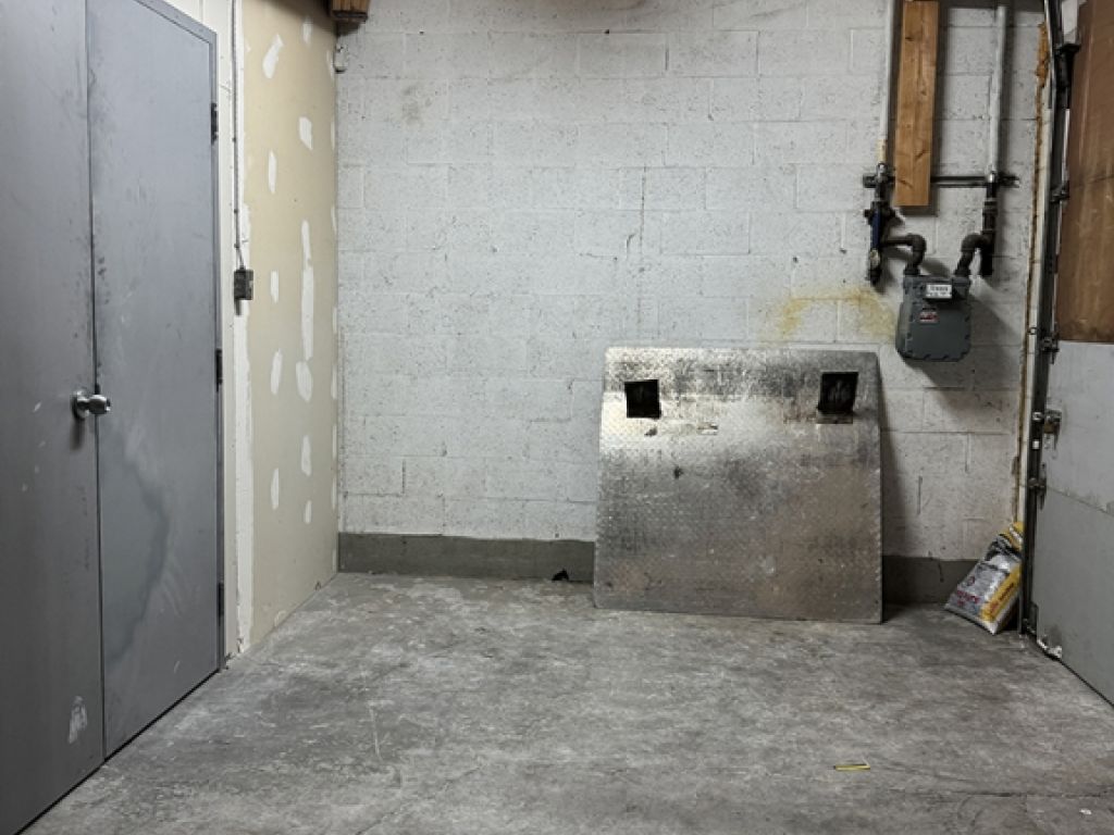 Espace industriel � louer de 1500 pi� avec bureau ferm� et quai de chargement Emplacement id�al