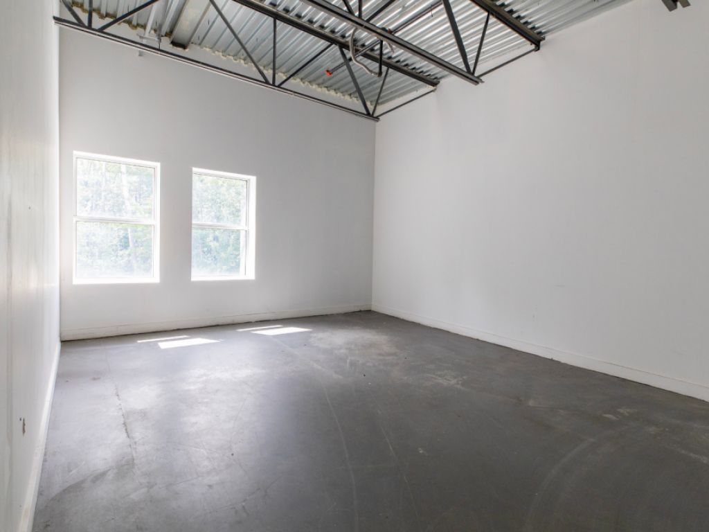 Local industriel � louer de 22 560 PI� | Laval
