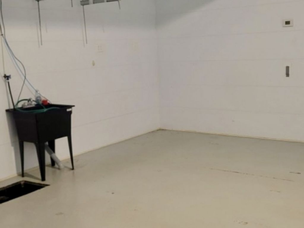 Local industriel � louer  +/- 300 pi2 + Sationnement disponible