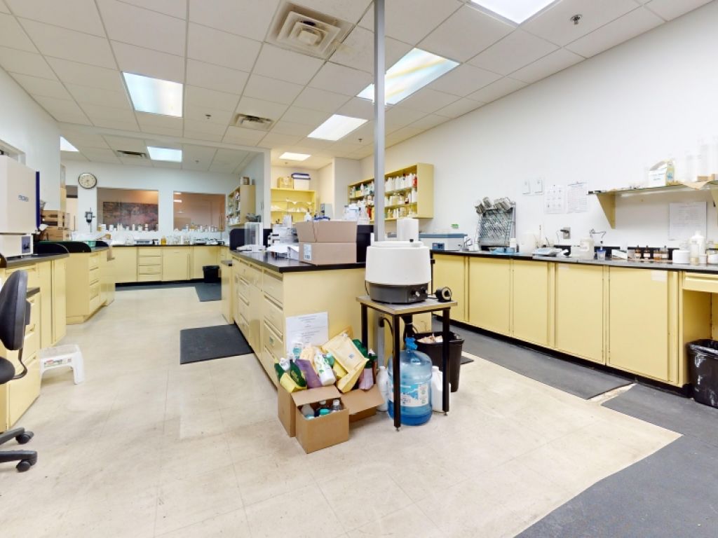  Industrial Space for Rent | Boisbriand | +40 000 FT�