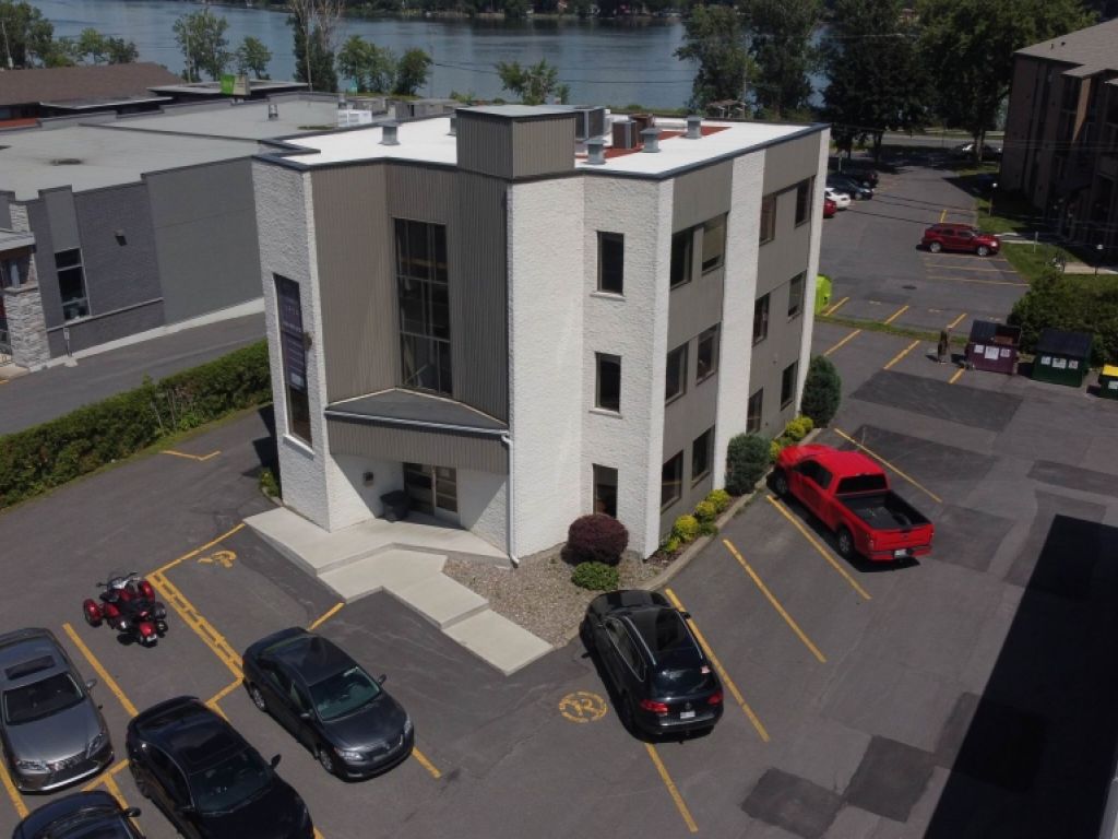 SAINT-JEAN Bureaux � louer 1500p2 au 3e �tage