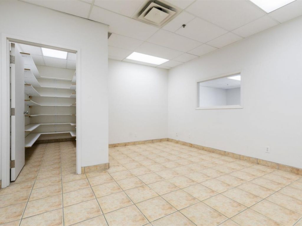 Espace bureau � louer � 683 Mont�e St-Fran�ois, Laval (Saint-Vincent-de-Paul)