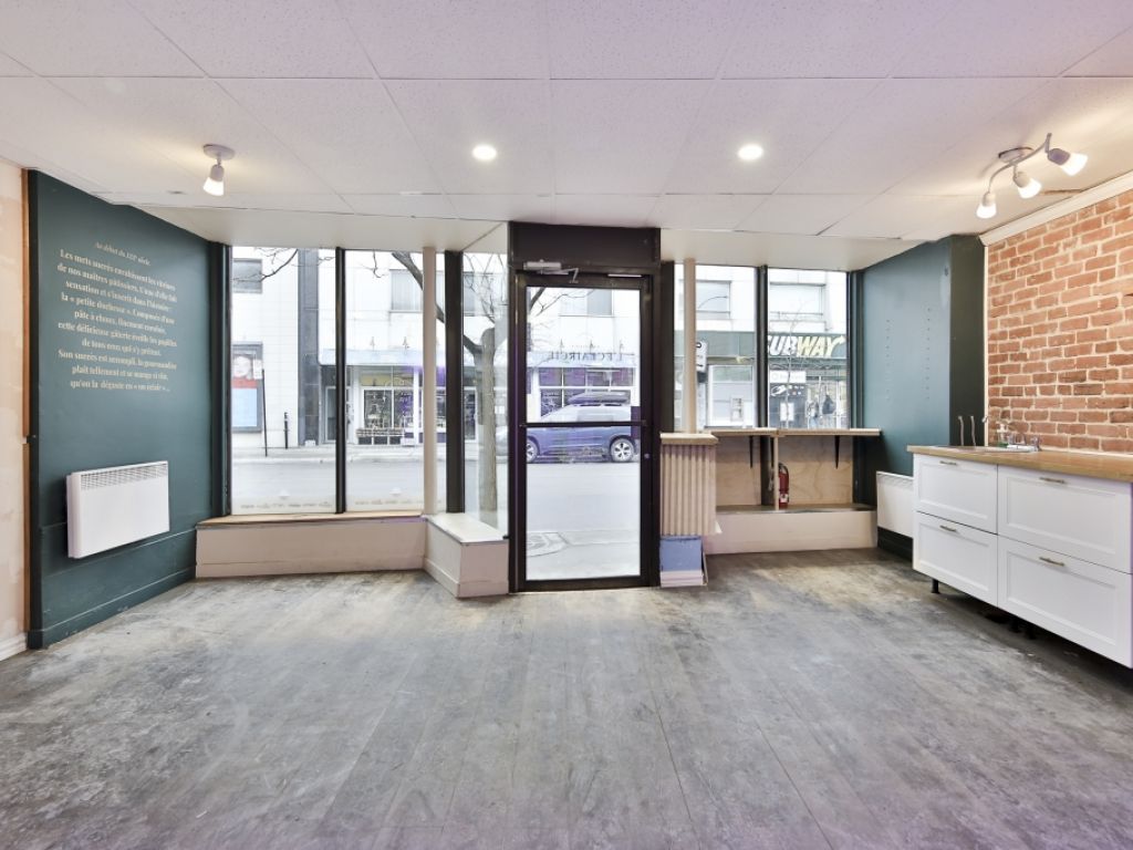 COMMERCIAL SPACE FOR LEASE