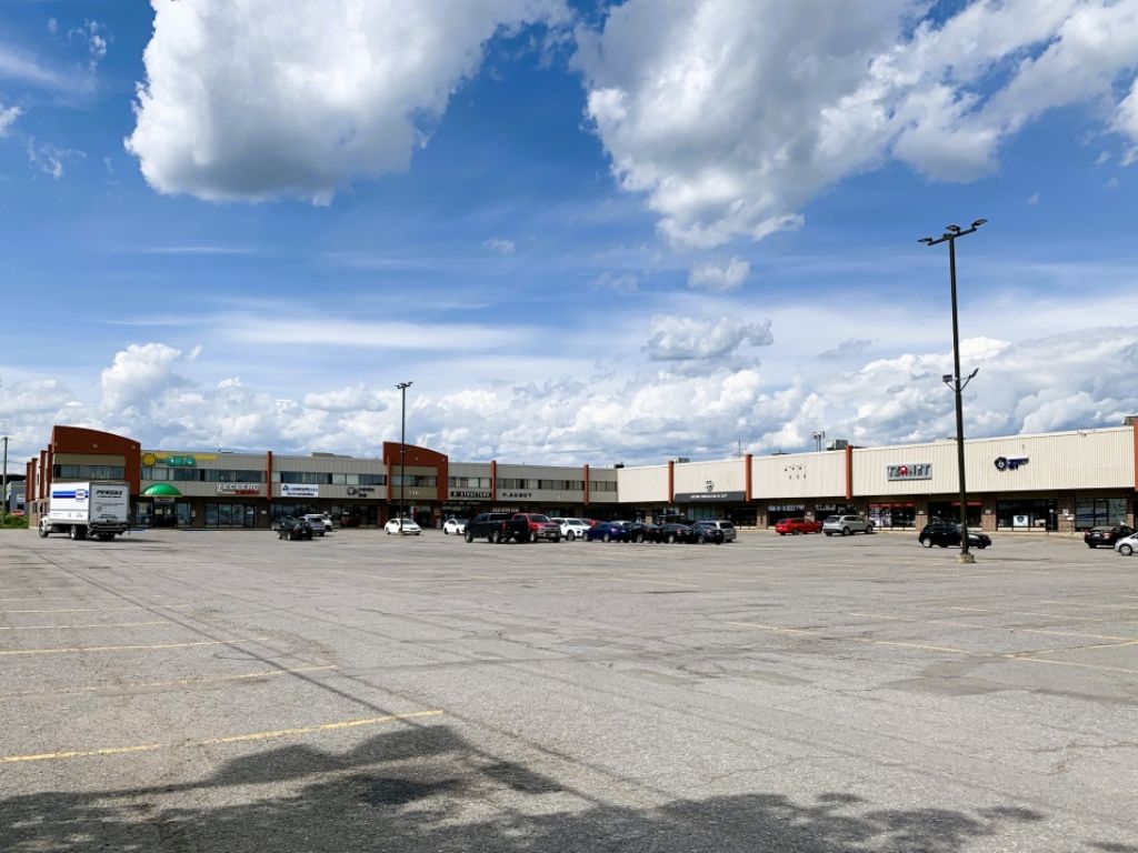 LOCAL COMMERCIAL - CARREFOUR DE LA CAPITALE - LEBOURGNEUF