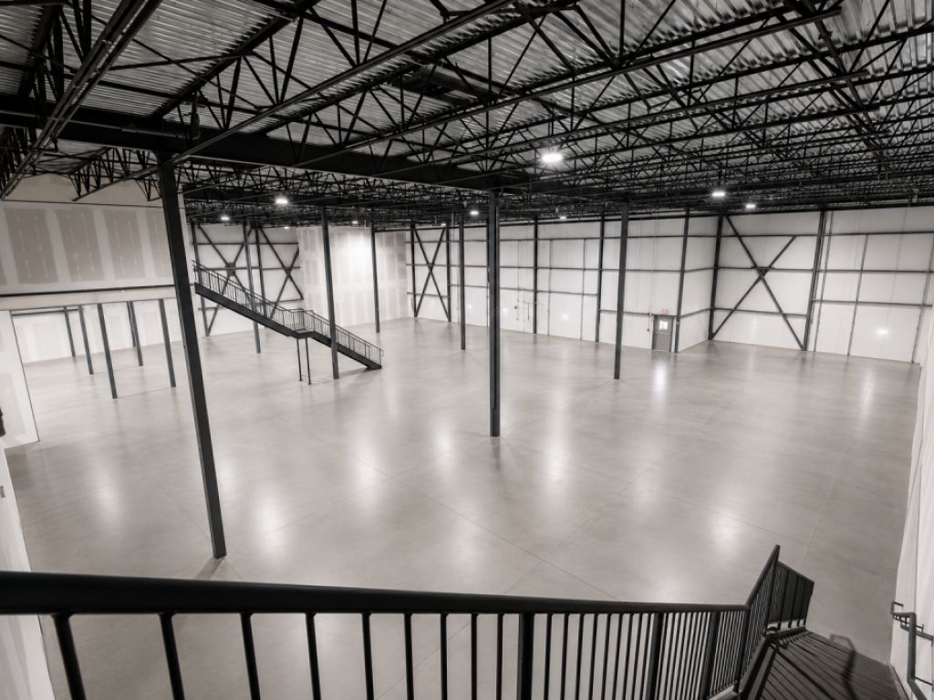 Industrial Space for Rent of 22 560 sq. ft. | | Laval
