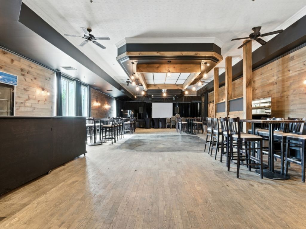 COMMERCIAL SPACE FOR RENT � LAVAL