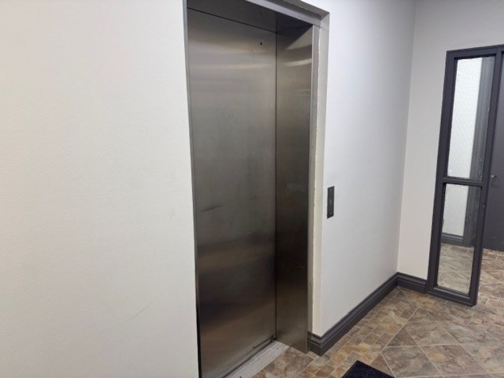 Superb 1149 sq ft space located on the 2nd floor