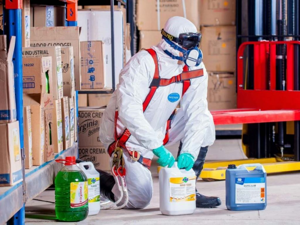 Spcialiste en conformit​ des matires dangereuses et en SST