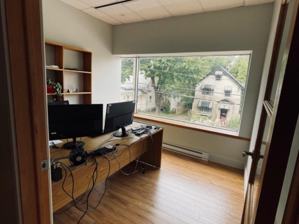 Office for rent 1040 sqf - Old Longueuil South Shore - 365 St-Jean street