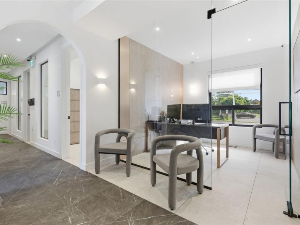 B�tisse commerciale/Bureau � vendre