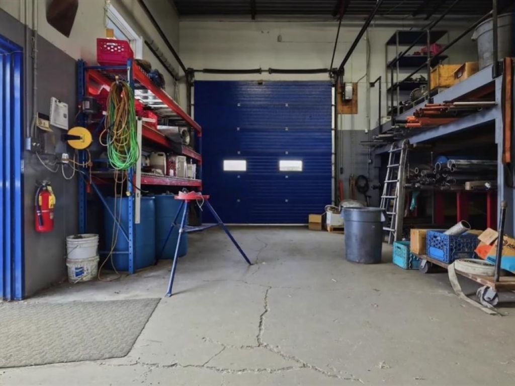 Industrial building for sale