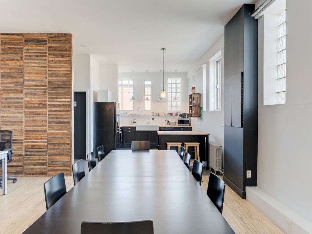 exceptional location Turnkey office next to Cinema Beaubien