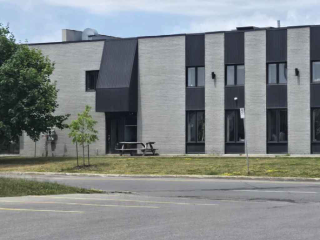 Warehouse for rent from 2,000 to 100,000 sf, Dorval