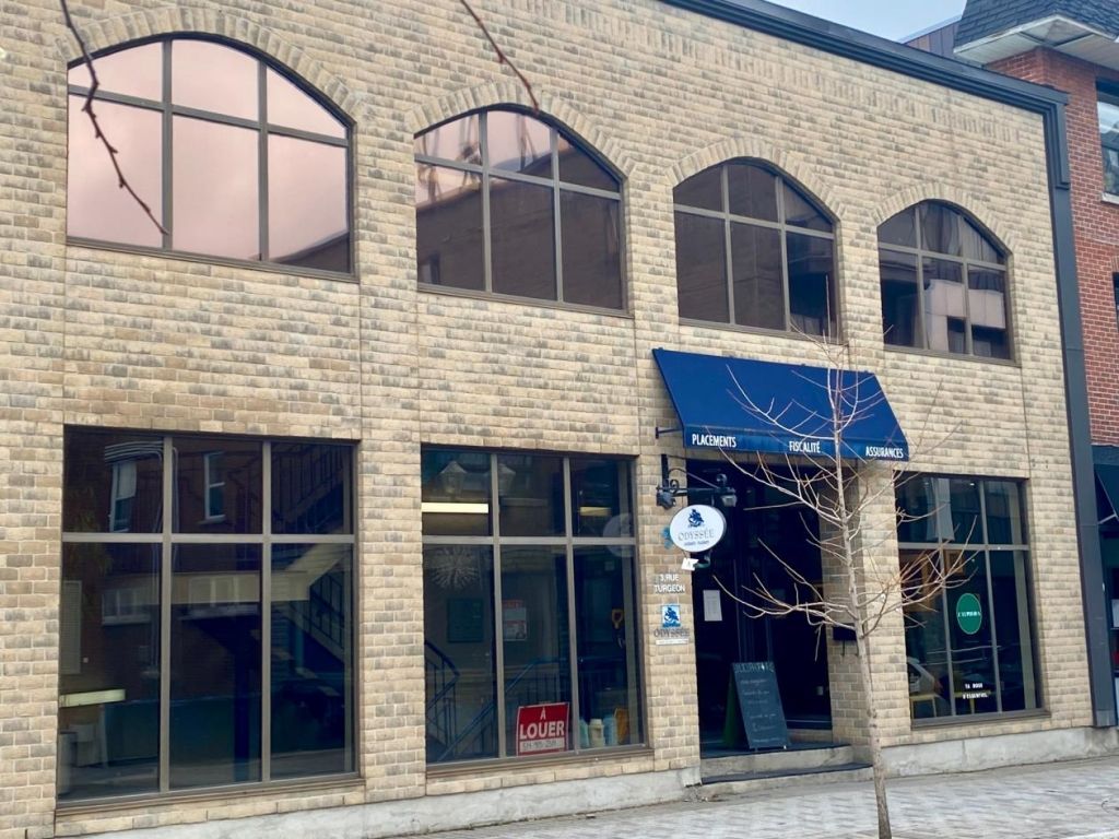 Prestigious office (3 closed + common areas) Ste-Therese