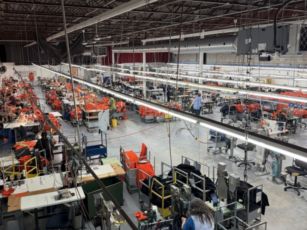 Well-located industrial space with 7 loading docks 